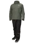 To-delt vandtæt regnsæt med grøn hættejakke og sorte bukser, lynlåslommer og justerbare manchetter, ideel til udendørsaktiviteter og beskyttelse mod regnvejr.