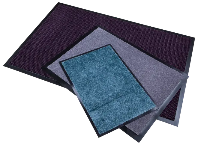Set med tre rektangulära dörrmattor i blått, grått och lila, med texturerad yta och svart halkfri gummikant, lämpliga för inomhus- eller utomhusbruk.