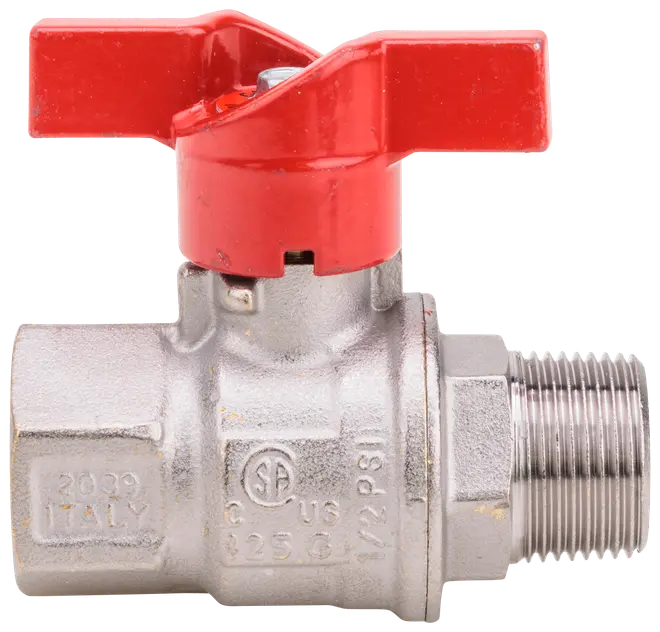 Metallkulventil med rött vinghandtag, gängad hane- och honände, lämplig för VVS eller gas. Märkt med tryckklass och tillverkningsinformation.