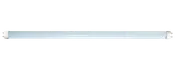 Lang hvid LED-rørlys med sølvfarvede endekapper, vist vandret på sort baggrund.