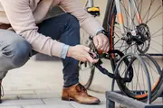 Nærbillede af cykelpedal monteret på cykel