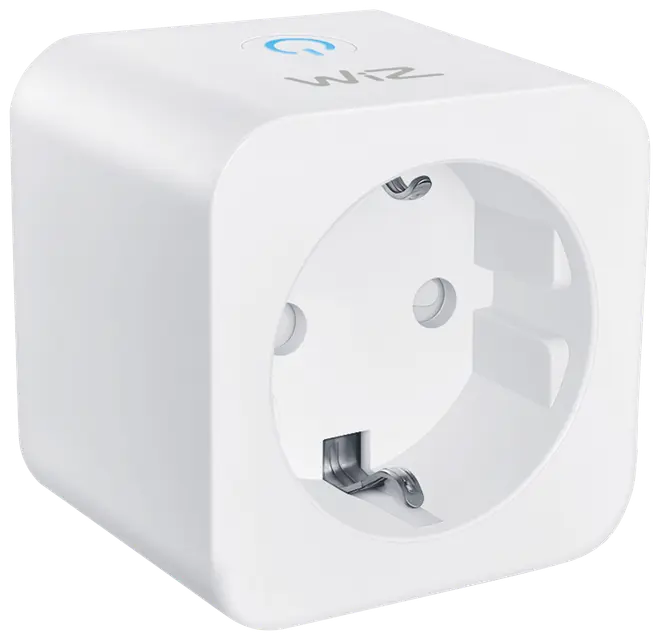 Hvid smart stikadapter med rund stikkontakt, kompakt firkantet design, tænd/sluk-knap på toppen, passer til europæiske stikkontakter, giver fjernstyring via app eller stemmeassistent.