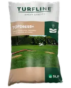 Påse med Turfline Topdress+, innehåller tvättad sand och gödsel för utjämning av gräsmatta. Räcker till 8-10 m². Produktmärke och gräsbild på förpackningen.