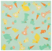 Lysegrøn serviet med farverige tryk af kaniner, kyllinger, gulerødder og æg i gule, orange, grønne og hvide mønstre. Ideel til påske eller forårsfester.