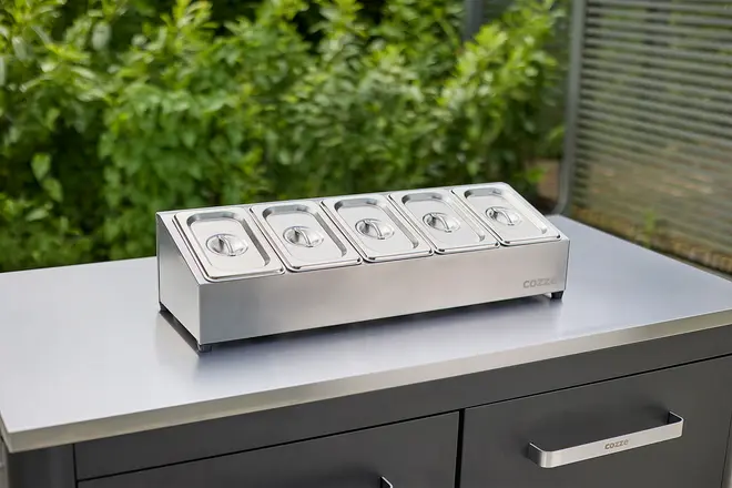 Cozze Topping station