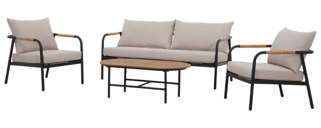 Moderne udendørs møbelsæt med to lænestole, en trepersoners sofa og et rektangulært sofabord. Beige puder, sorte metalrammer og trædetaljer på armlænene.