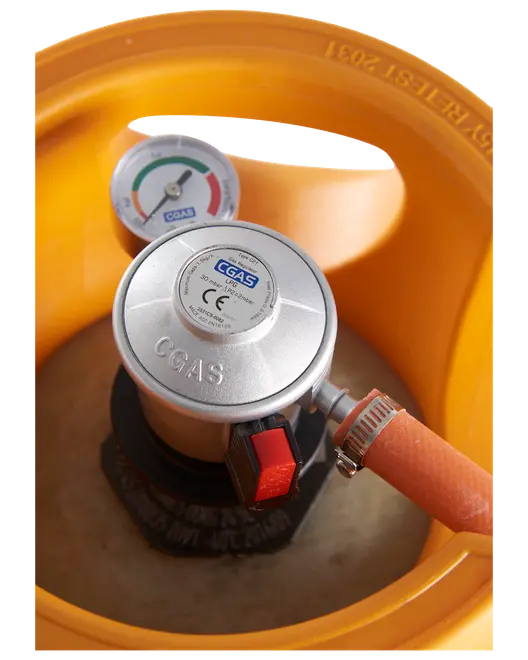 Regulator med slang och tryckmätare