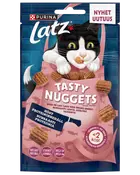 Purina Latz Tasty Nuggets kattgodis, laxsmak, högt proteininnehåll, vitaminer, omega 6, mindre än 2 kcal per bit, återförslutningsbar blå och rosa påse med lekfull kattillustration.