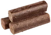 Tre komprimerede træbriketter, cylindrisk form, brun farve, grov tekstur. Bruges som brændsel til pejse eller ovne. Ensartet størrelse, rene kanter, nemme at stable.