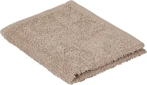 Vikt beige tvättlapp i mjuk, absorberande frottébomull. Har en texturerad yta och färdiga kanter, lämplig för skonsam rengöring och daglig användning.