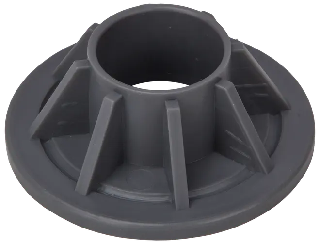 Rund svart plastbas för rör med central cylindrisk öppning och radiella förstärkningsribbor, avsedd för stabil montering av rör eller stolpar i bygg- eller VVS-arbeten.