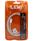 Hvid USB-C til USB-C hurtigopladnings- og synkroniseringskabel, 1 meter langt, pakket i en orange genlukkelig pose med tydelig branding og produktinformation på forsiden.