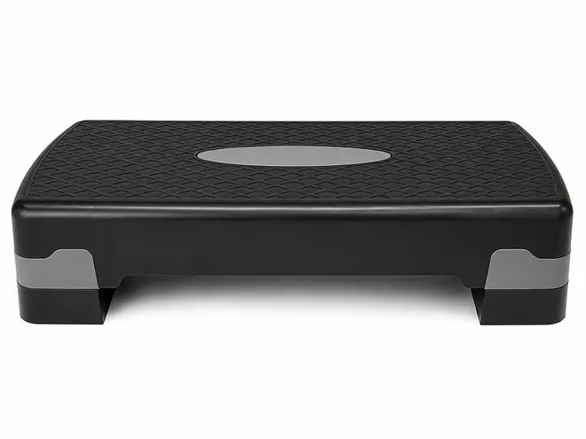 Svart träningsstep med texturerad halkfri yta, grå mittpanel och stabila fötter för aerobic och hemmaträning.