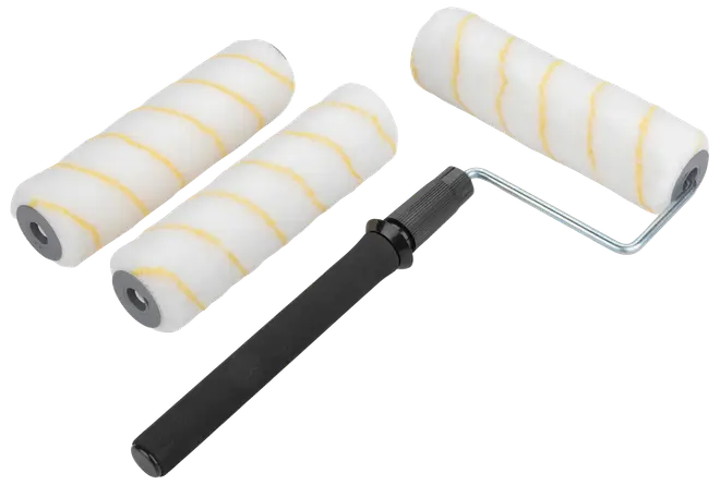 Malerrullesæt med sort håndtag og tre hvide ruller med gule diagonale striber. Velegnet til glatte overflader, perfekt til vægge og lofter. Nem at samle og rengøre.