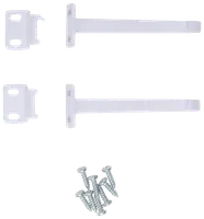 Set med två vita justerbara säkerhetsremmar, monteringsfästen och skruvar, avsedda för att säkra möbler mot vägg för att förhindra att de välter och öka barns säkerhet.