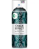 Spraydåse med Chalk Effect maling i farven Bloodstone, ultra mat retrofinish, ideel til møbler. Dekorativt geometrisk mønster på etiketten, kulstofneutral, 400 ml.