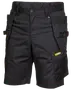 Svarta arbetsshorts med flera fickor, förstärkta sömmar, bälteshällor och knappstängning. Gul "WORKZ"-logotyp på höger benficka. Slitstarkt tyg.