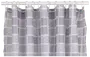 Grå og hvidt badeforhæng med moderne ternet mønster, lavet af vandafvisende stof, har forstærkede huller til kroge, passer til standard badekar eller brusere.