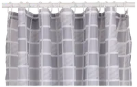 Gråvit duschdraperi med modernt rutmönster, tillverkad av vattenavvisande tyg, förstärkta hål för krokar, passar standardbadkar eller duschar.