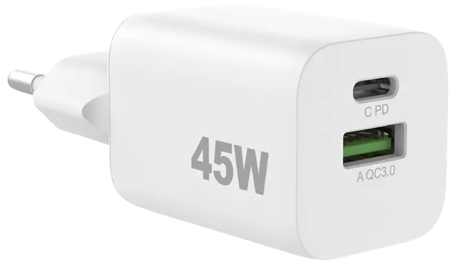 Hvid 45W vægoplader med europæisk stik, én USB-C PD-port og én USB-A QC3.0-port.