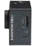 Nærbillede af sort actionkamera med USB-port, microSD-kortslot, tekstureret greb og synligt serienummer. Kompakt og robust design.