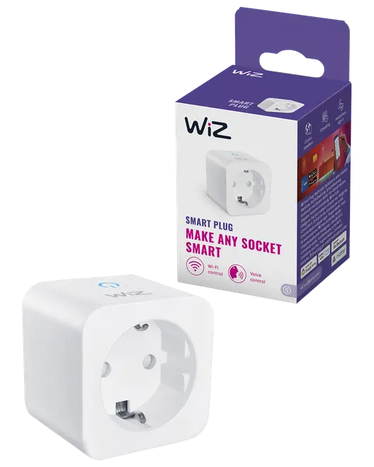 Hvid WiZ smart plug med rund stikdåse, Wi-Fi og stemmestyring. Kompakt design, passer til europæiske stikkontakter. Emballagen viser produktfunktioner og brugsanvisning.