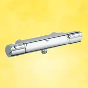 Kromfarvet GROHE bruse-termostat med cylindrisk krop, to endeknapper, temperaturmarkering og gevindtilslutning nederst.