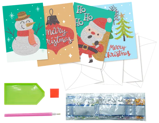 Diamond painting julkortset med fyra motiv, kuvert, färgade strasstenar, verktyg, vax och bricka. Motiv: snögubbe, tomte, julkula och gran för pyssel.