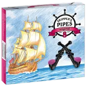 Æske med Skipper's Pipes lakrids, indeholdende 8 sorte lakridspiber med lyserøde ender, illustreret med et sejlskib og nautisk inspireret emballagedesign.