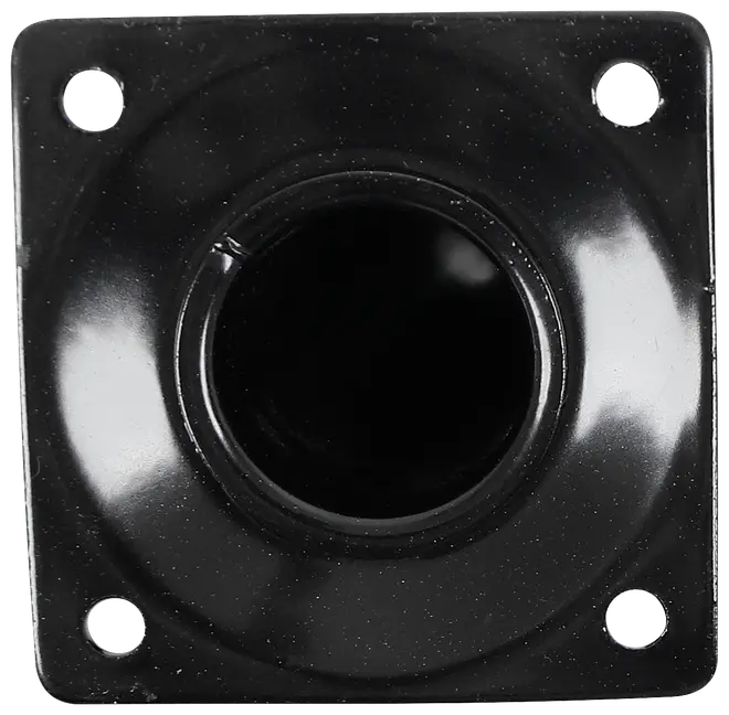 Firkantet sort metalbeslag til møbelben med fire hjørneskruehuller og en rund midterfatning til benmontering. Holdbar overflade, passer til forskellige møbler.