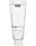 Saga Basic akrylspartel i 400 ml tube, velegnet til træoverflader. Tuben er hvid med grå tekst og har skruelåg for nem påføring.