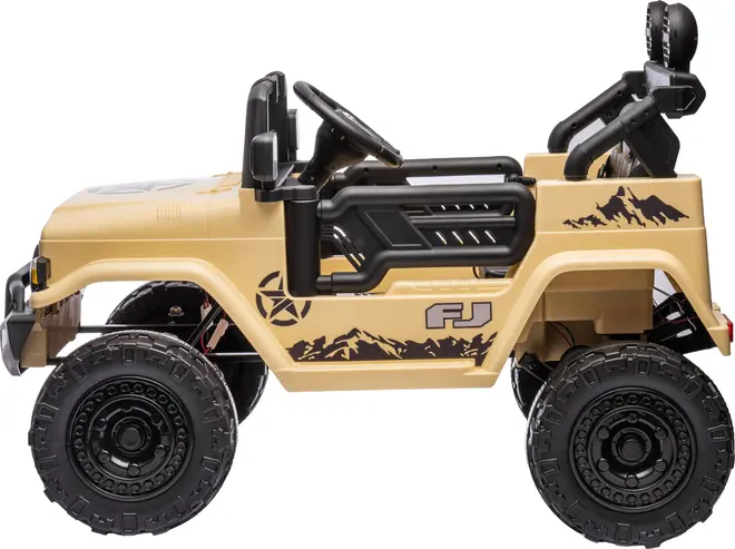 Børns elbil, beige farve, åben jeep-stil med sorte plastiksæder, robuste hjul, sidegrafik, rat og realistiske detaljer til udendørs leg.