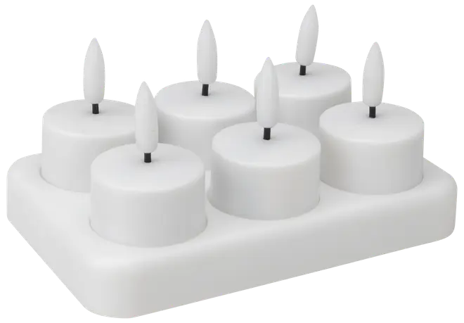 Sæt med seks hvide LED fyrfadslys med realistiske flammeformede toppe, placeret på en rektangulær hvid opladerbase. Velegnet til sikker, flammeløs dekoration.