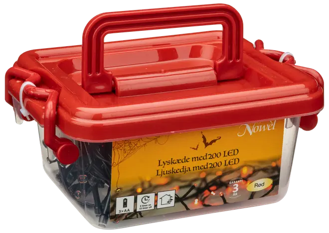 Gennemsigtig plastboks med rødt låg og håndtag, indeholder en lyskæde med 200 LED. Emballagen viser produktdetaljer og ikoner, egnet til indendørs brug, batteridrevet, farve: rød.