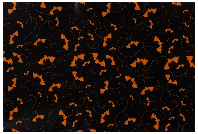 Svart presentpapper med orange fladdermusmönster och prickiga, slingrande linjer. Passar till Halloween-presentinslagning eller dekoration.