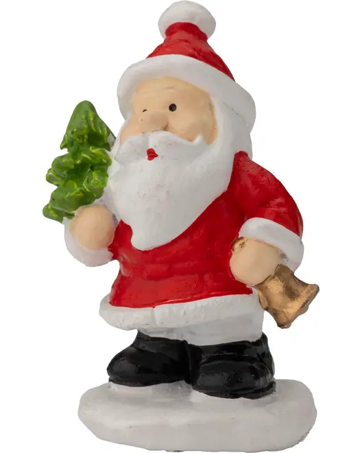 Keramisk julemandsfigur med rød dragt, hvidt skæg, sorte støvler, holder et grønt juletræ og en guldbjælde, står på hvid base. Festlig juledekoration.