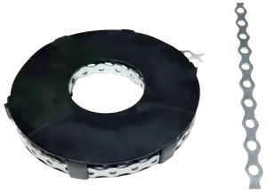 Rulle med perforeret metalophængsrem, sølvfarvet, bruges til at understøtte rør eller kanaler. Jævnt fordelte huller for nem fastgørelse og justerbar længde. Holdbar og fleksibel.