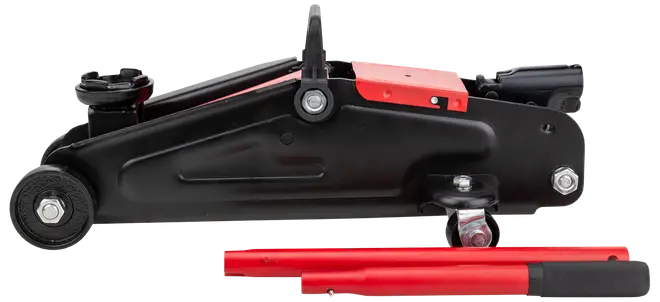 Robust hydraulisk donkraft med sort og rød stålkonstruktion, to hjul og aftageligt håndtag. Ideel til løft af køretøjer ved vedligeholdelse eller reparation. Kompakt og holdbar.