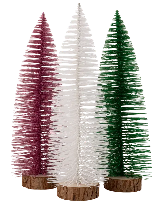 Set med tre dekorativa flaskborstgranar i rosa, vitt och grönt, alla med träfot. Perfekta som bordsdekoration, cirka 20 cm höga, med frostig yta.