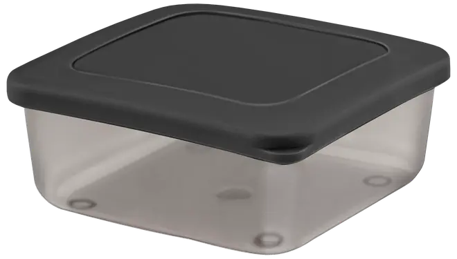 Firkantet plastik madbeholder med sort låg. Gennemsigtig bund gør indholdet synligt. Velegnet til opbevaring af rester, madforberedelse eller organisering af køkkenvarer. Holdbar og genanvendelig.