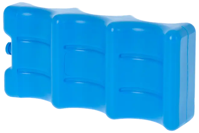 Stor blå plast vandtank med buet rektangulær form, forstærkede ribber og låg i den ene ende. Velegnet til udendørs eller industriel væskeopbevaring.