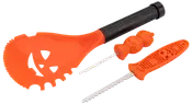 Græskarudskæringssæt med orange ske med græskarmotiv, to savtakkede udskæringsværktøjer med orange håndtag, designet til sikker og nem dekoration af græskar.