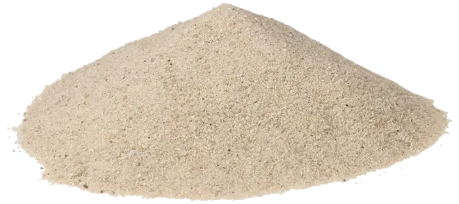 Fint, lysebeige sand i en løs bunke. Velegnet til byggeri, landskabspleje eller hobby. Ren tekstur, ensartet kornstørrelse, fri for snavs og store partikler.