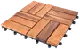Kvadratisk terrasseflise af træ med skiftevis liggende og stående lameller, monteret på sort plastbund med kliksystem til nem montering på altan eller terrasse.