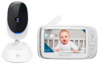 Motorola babyvakt med vit kameradel och 5-tums färgskärm, föräldraenhet med knappar och antenn för tydlig video- och ljudövervakning.