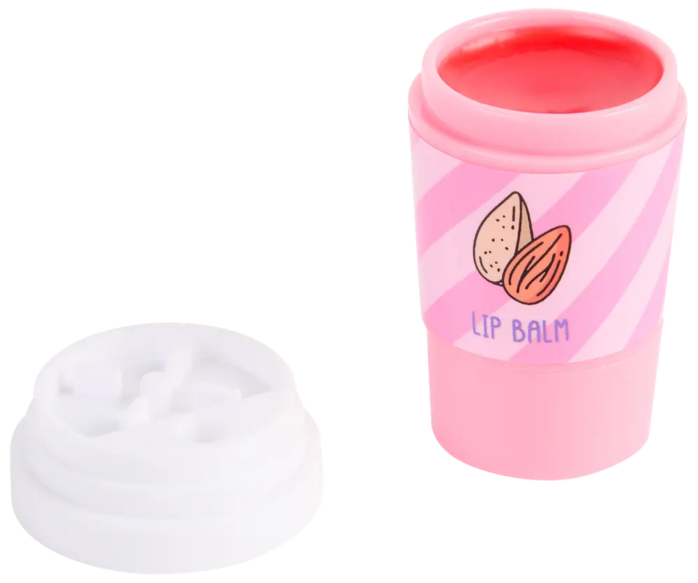 Lyserød læbepomade med hvidt låg, mandelillustration og teksten 'Lip Balm' på etiketten. Selve balmen er rødlig-pink. Kompakt og nem at have med.