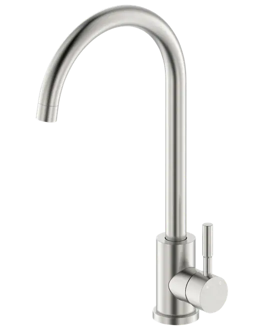 Moderne køkkenarmatur i rustfrit stål med høj buet tud og enkelt sidehåndtag. Elegant, børstet finish, der passer til nutidige køkkener. Nem at betjene og rengøre.