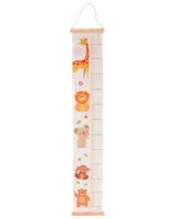 Børnehøjde måler med søde dyremotiver: giraf, løve, koala, abe og bjørn. Lavet af stof med ophæng, markeret med målelinjer til at følge barnets vækst.