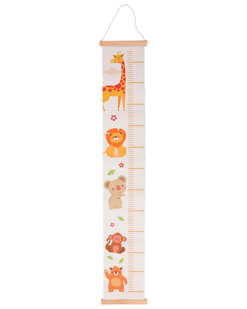 Børnehøjde måler med søde dyremotiver: giraf, løve, koala, abe og bjørn. Lavet af stof med ophæng, markeret med målelinjer til at følge barnets vækst.