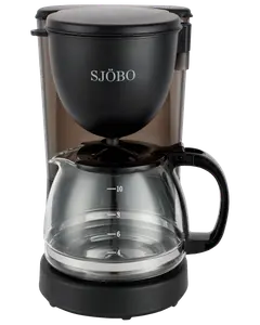 Svart kaffebryggare med glaskanna, markerad för 4 till 10 koppar. Stadigt handtag, tydliga mått och enkel design. Märket SJÖBO på toppen.